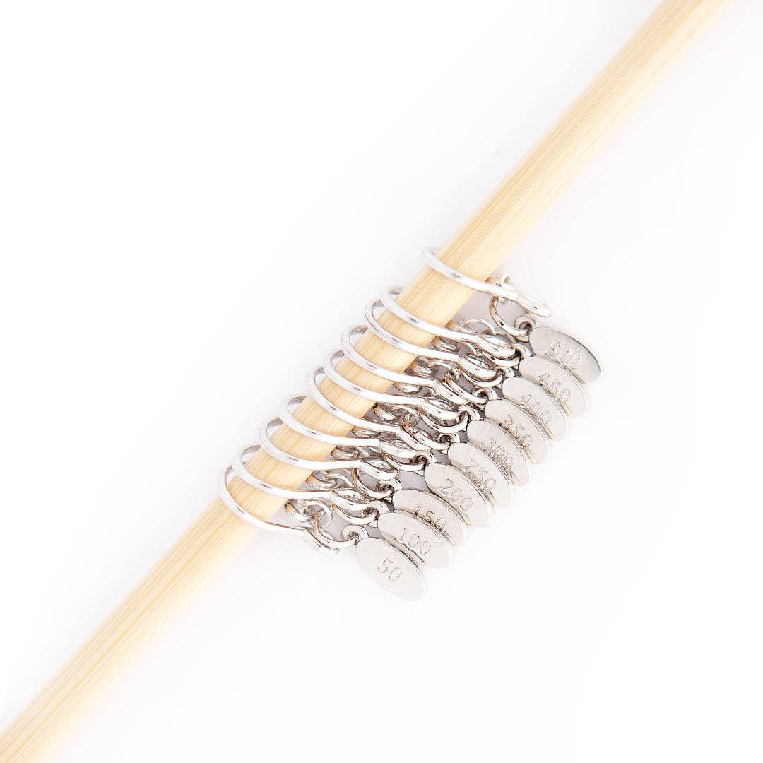 Cast on numbered stitch markers on bamboo needle